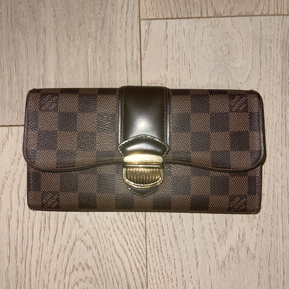 Louis Vuitton Wallet - Picture 3 of 5